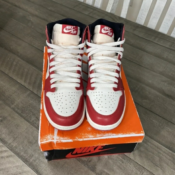 Nike Air Jordan 1 High Chicago Lost And Found Sz 8.5 - Picture 2 of 6
